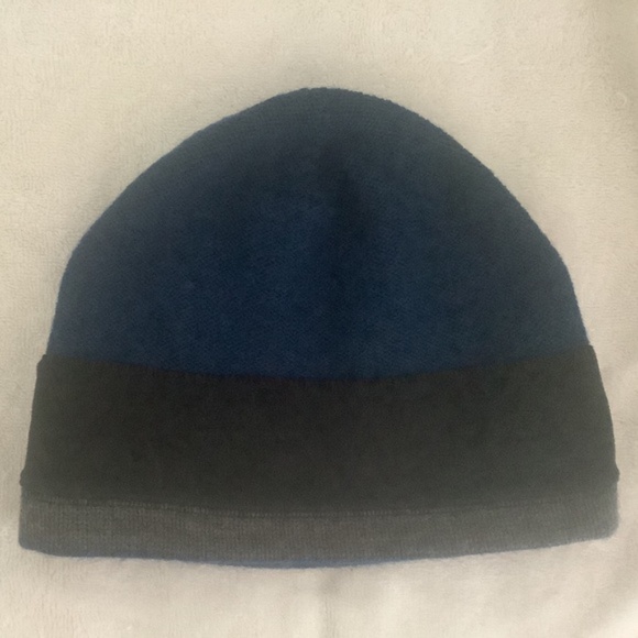 Nautica Men’s Blue/Black/Gray Striped Beanie PRE-OWNED - Picture 4 of 5